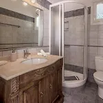 Akitos Maisonette *
