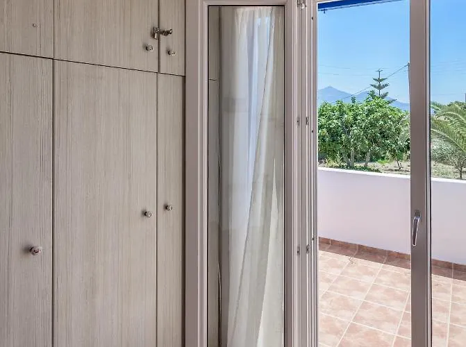 בית נופש Akitos Maisonette *